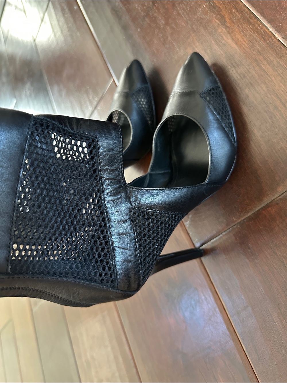 Higher End New York Brand Pour La Victoire Black Pointed-Toe Mesh Stiletto Pump